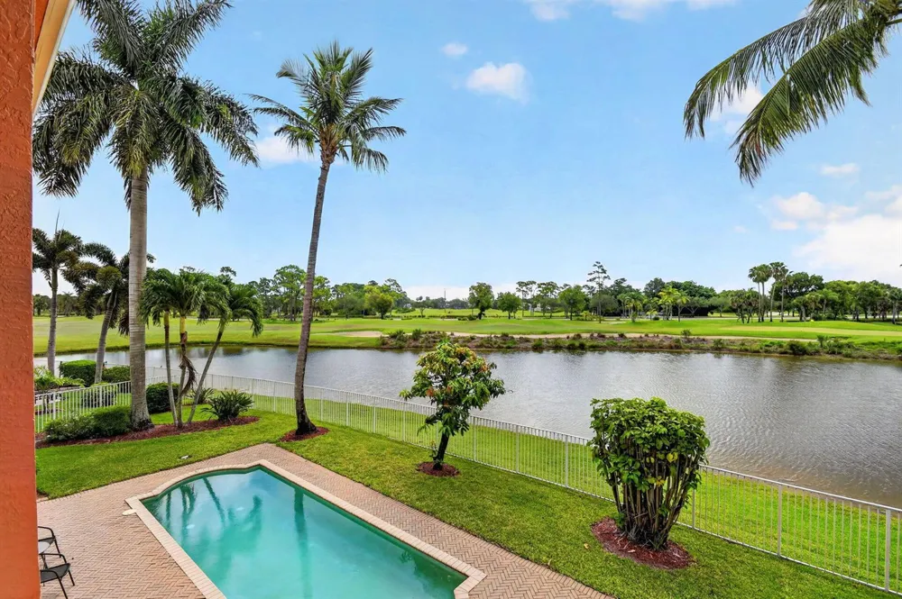 2279 Ridgewood Circle Royal Palm Beach, FL 33411
