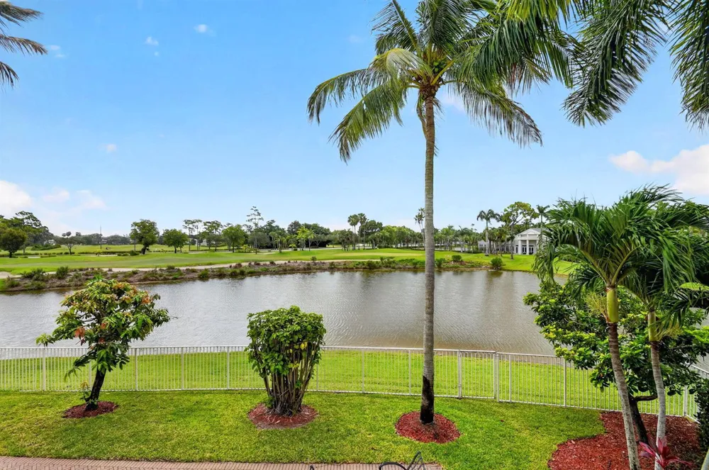 2279 Ridgewood Circle Royal Palm Beach, FL 33411