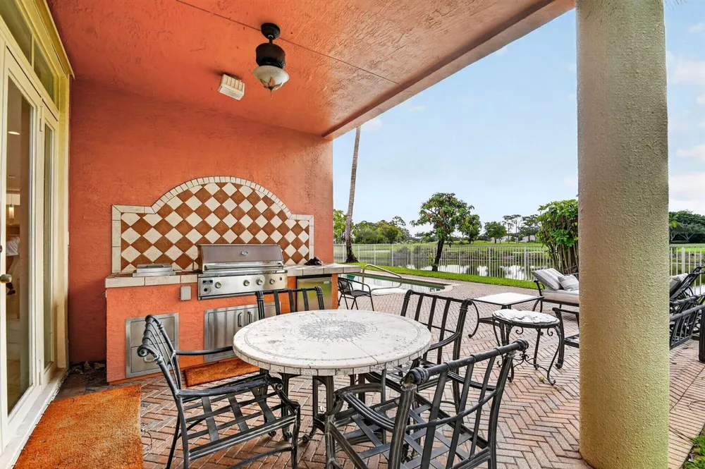 2279 Ridgewood Circle Royal Palm Beach, FL 33411
