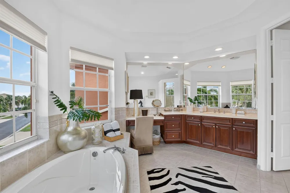 2279 Ridgewood Circle Royal Palm Beach, FL 33411