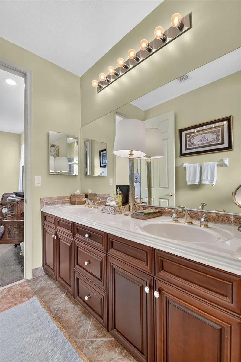 2279 Ridgewood Circle Royal Palm Beach, FL 33411