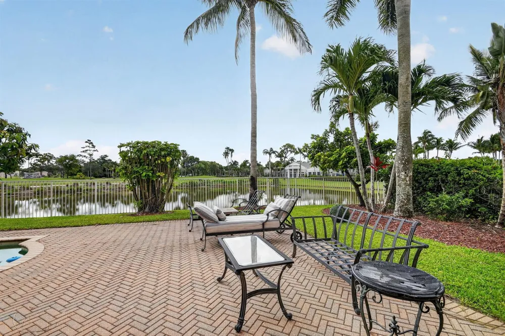 2279 Ridgewood Circle Royal Palm Beach, FL 33411