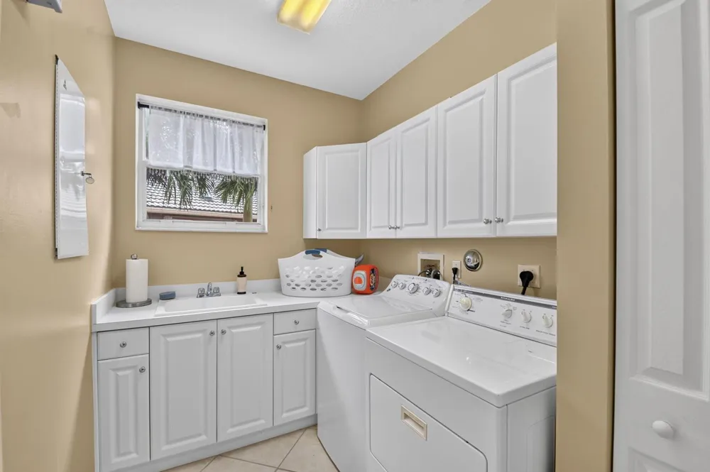 2279 Ridgewood Circle Royal Palm Beach, FL 33411