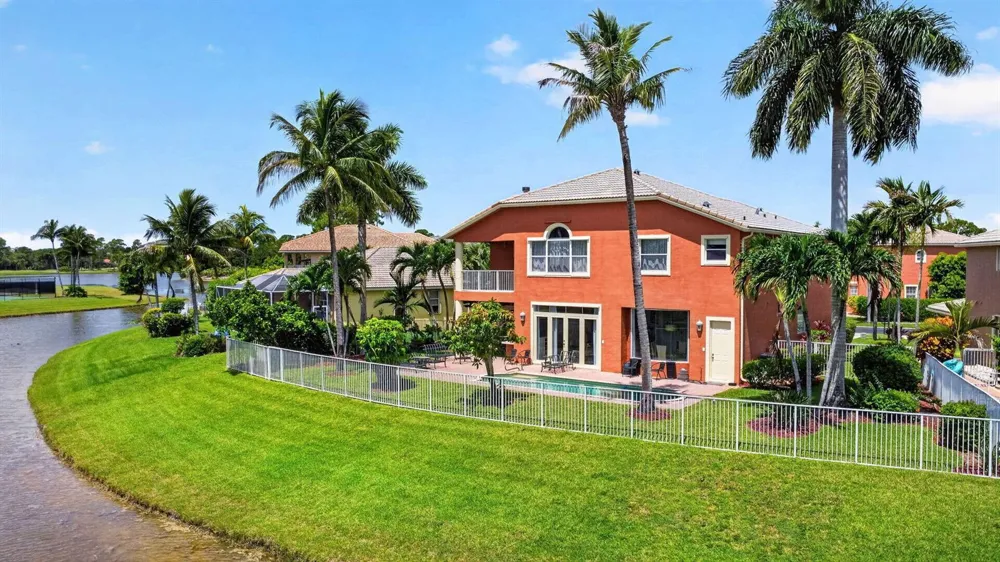 2279 Ridgewood Circle Royal Palm Beach, FL 33411