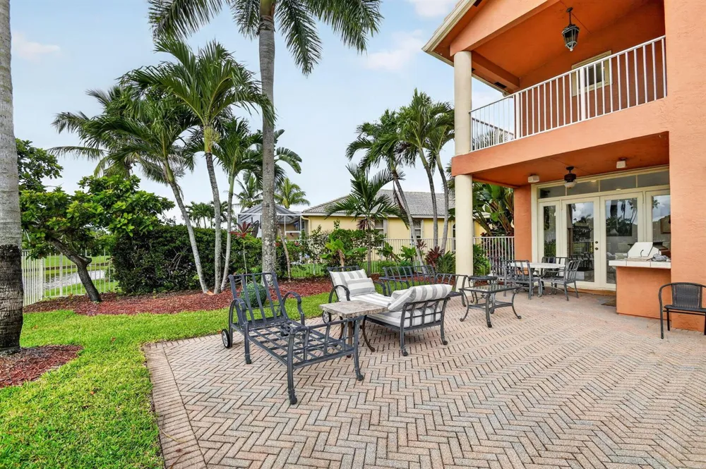 2279 Ridgewood Circle Royal Palm Beach, FL 33411