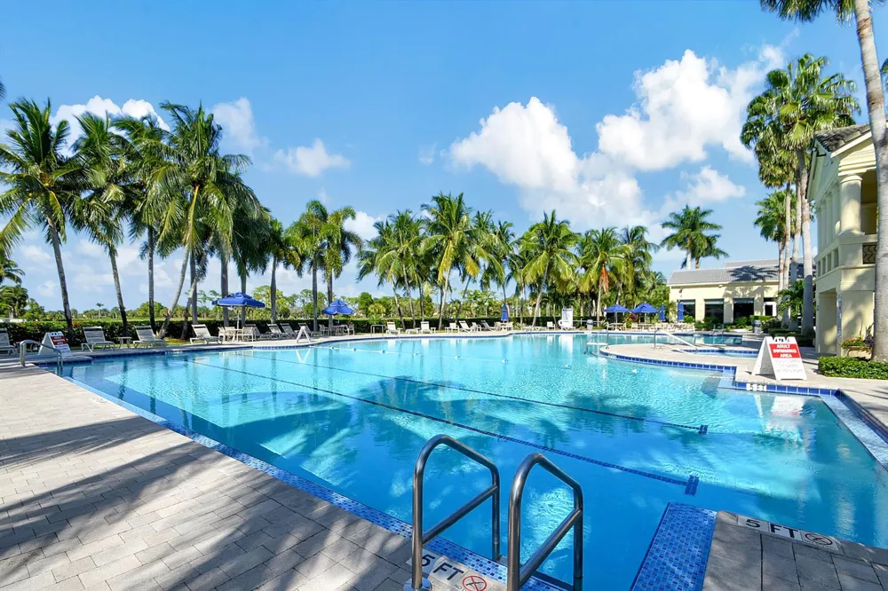 2279 Ridgewood Circle Royal Palm Beach, FL 33411