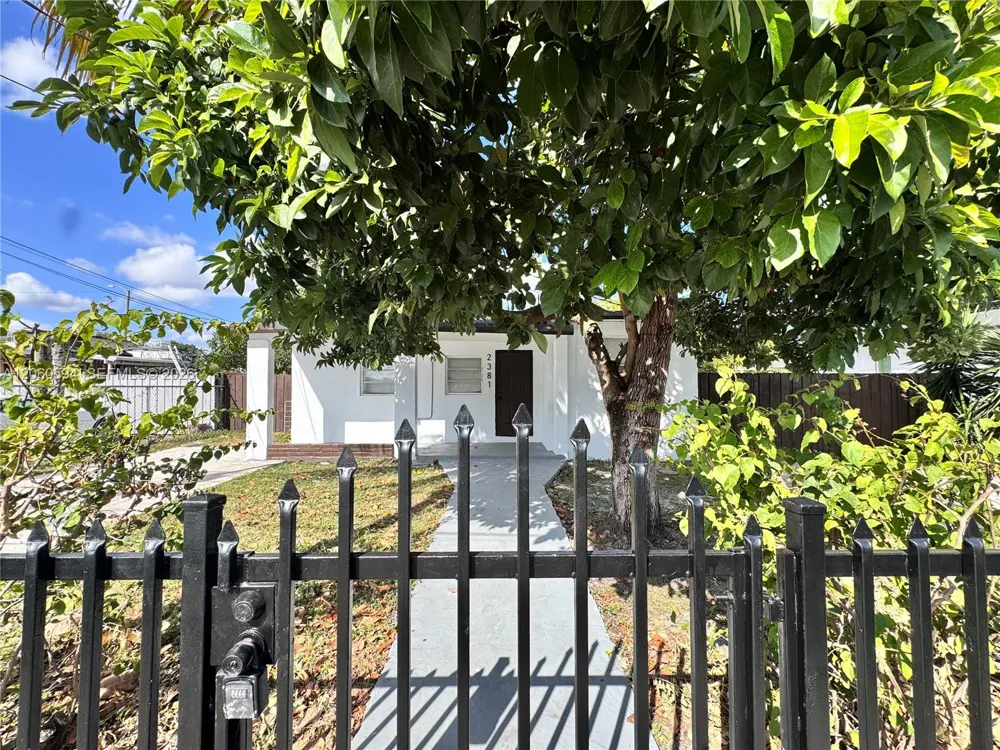 2381 NW 153rd St Miami Gardens, FL 33054