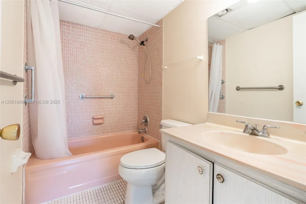 7877 Golf Cir Dr #108 Margate, FL 33063