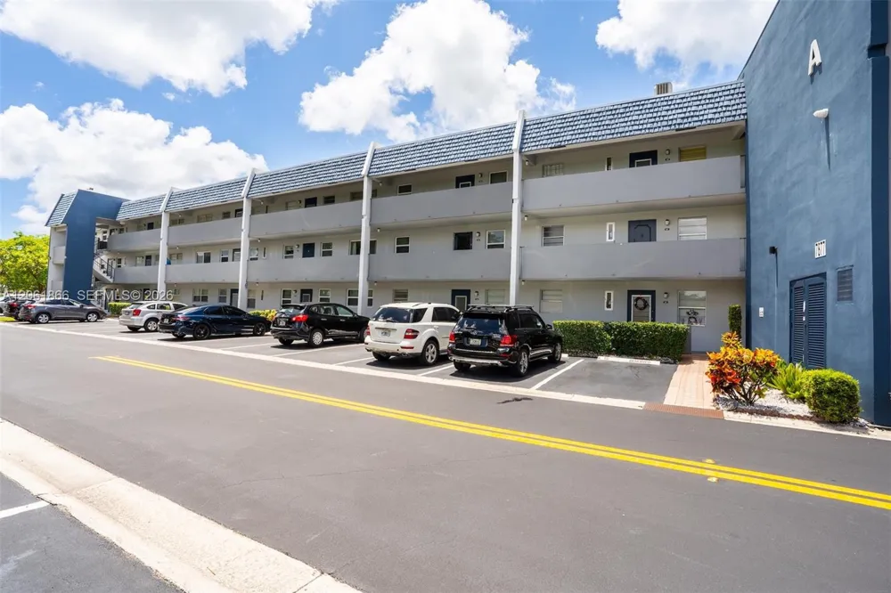 7877 Golf Cir Dr #108 Margate, FL 33063