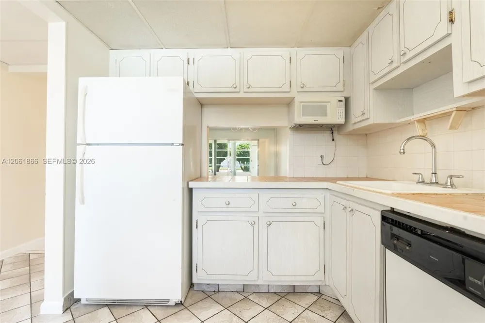 7877 Golf Cir Dr #108 Margate, FL 33063