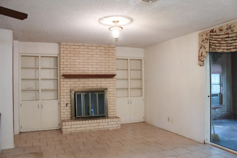 1210 Cozby Street S Benbrook, TX 76126