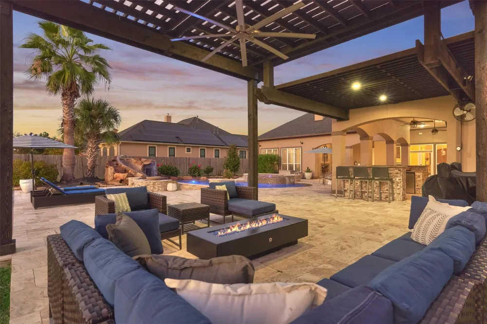 18823 Quiet Water Way Montgomery, TX 77356