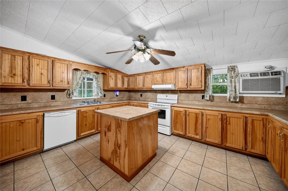 110 National Forest Road Cleveland, TX 77328