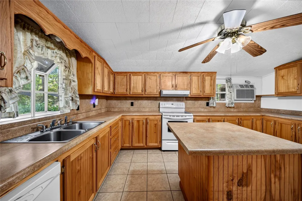 110 National Forest Road Cleveland, TX 77328