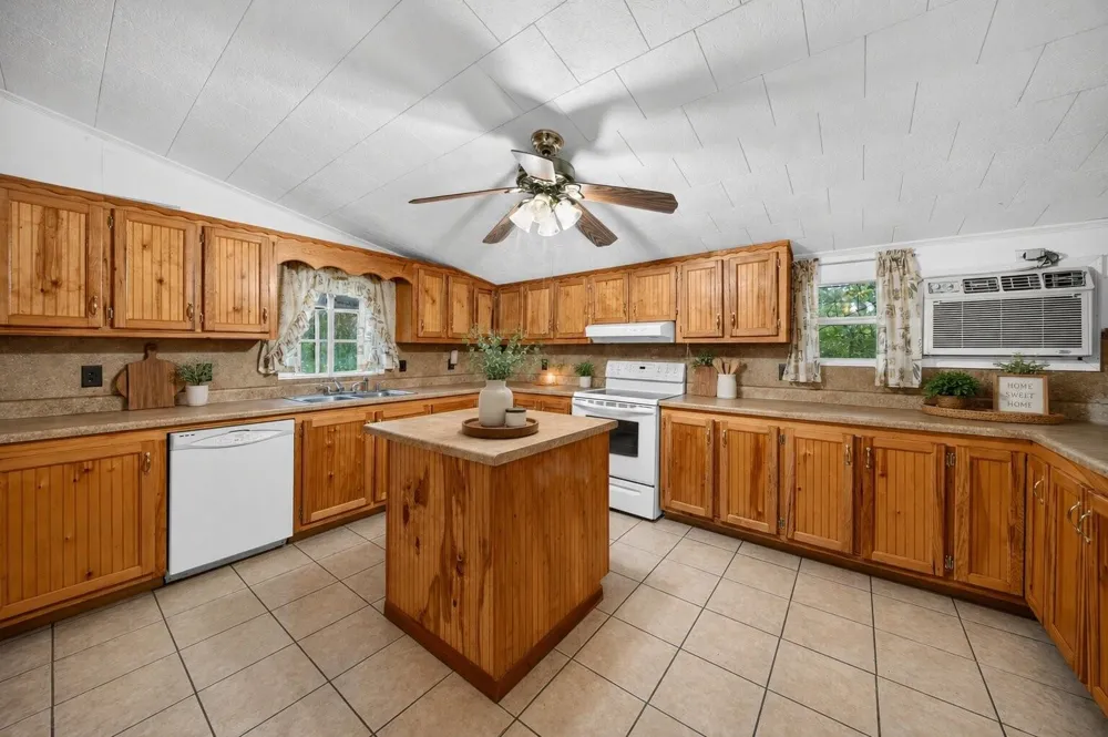 110 National Forest Road Cleveland, TX 77328