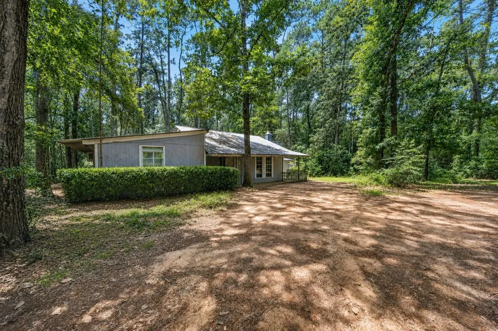 110 National Forest Road Cleveland, TX 77328