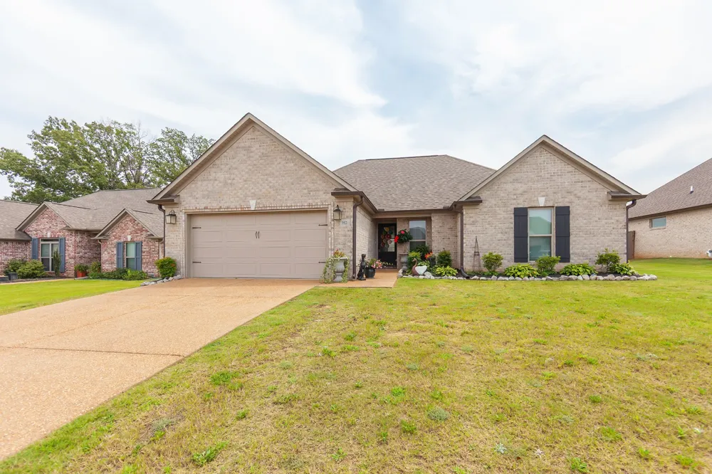 102 Gatewick Dr Jackson, TN 38305