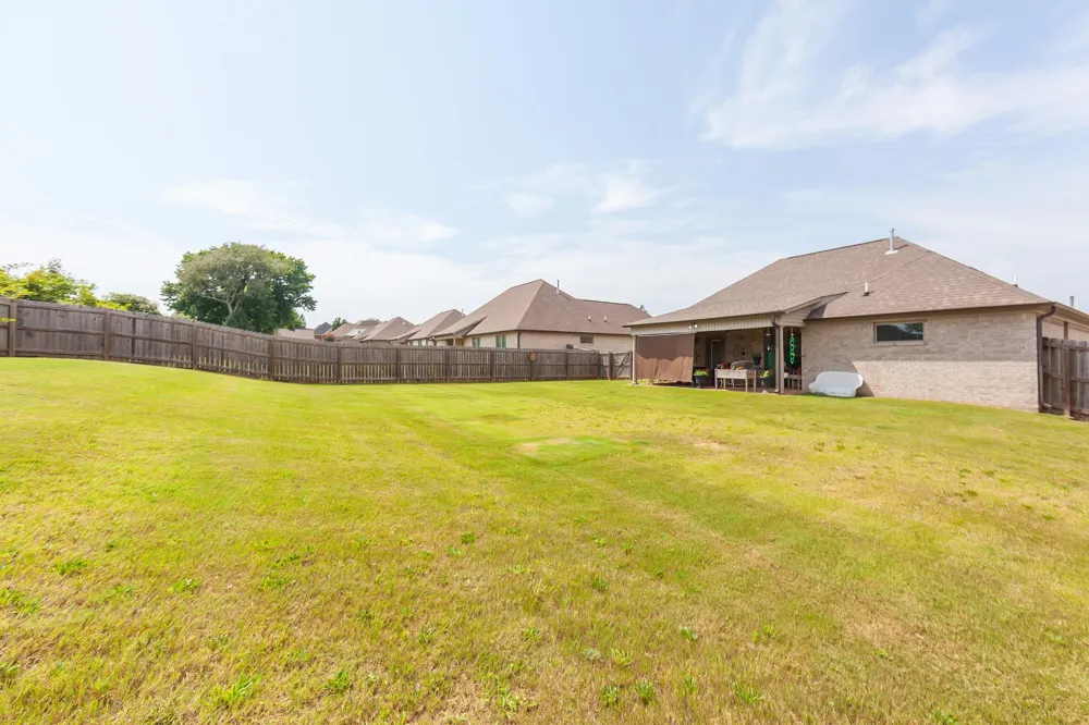 102 Gatewick Dr Jackson, TN 38305