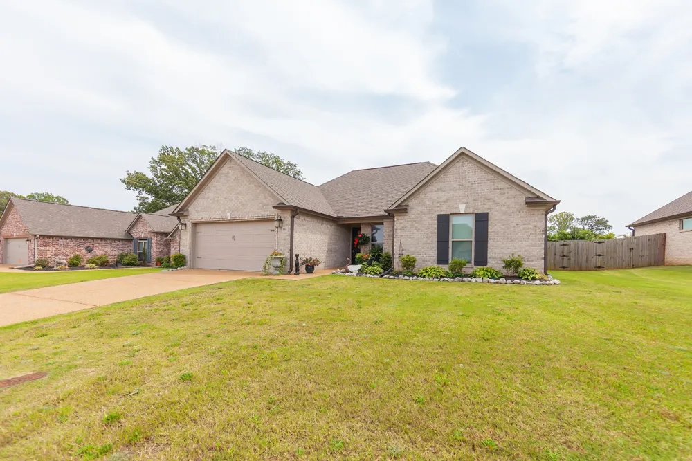 102 Gatewick Dr Jackson, TN 38305