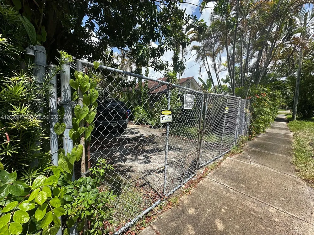 3348 NW 9th Ave Miami, FL 33127