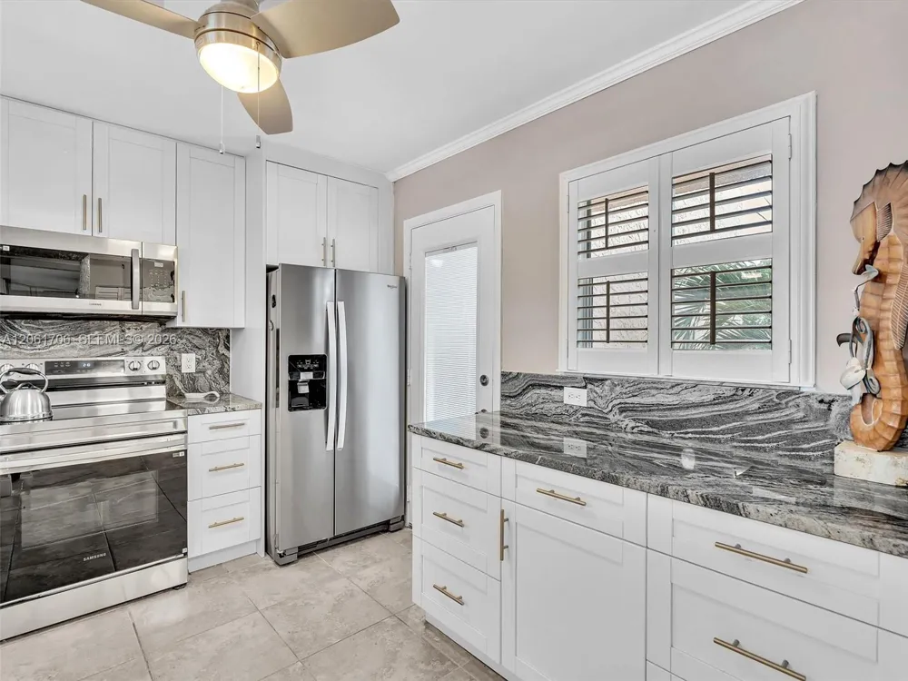 201 SE 11th Ter #303 Dania Beach, FL 33004