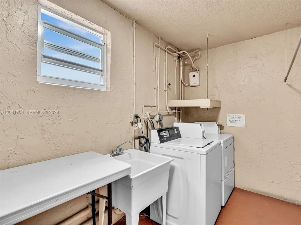 201 SE 11th Ter #303 Dania Beach, FL 33004