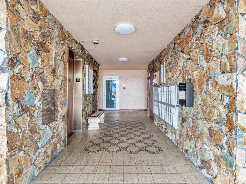 201 SE 11th Ter #303 Dania Beach, FL 33004