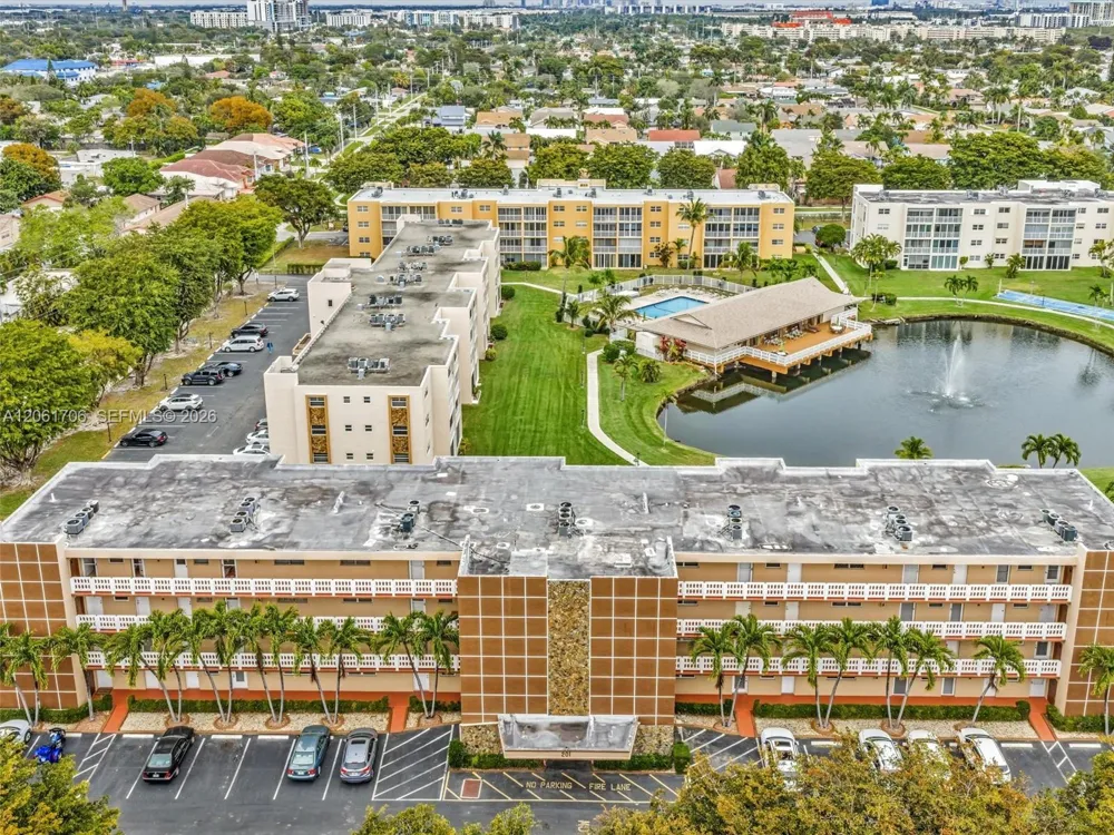 201 SE 11th Ter #303 Dania Beach, FL 33004
