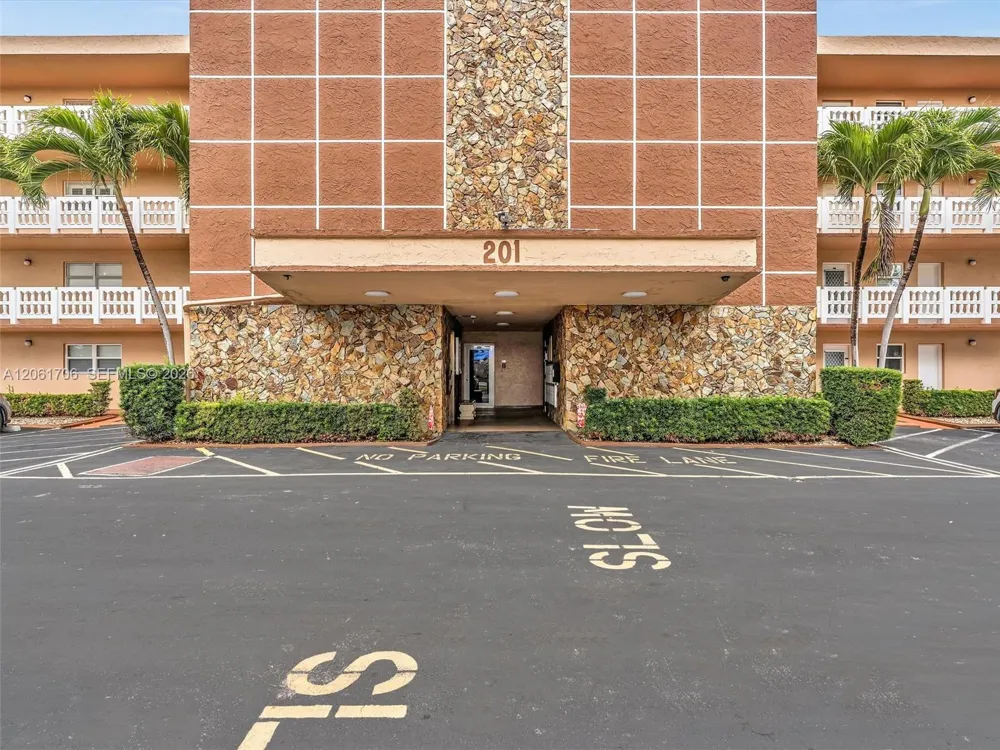 201 SE 11th Ter #303 Dania Beach, FL 33004