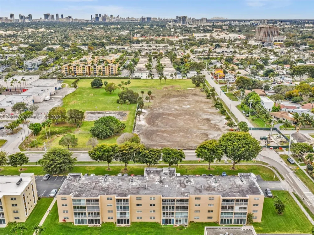 201 SE 11th Ter #303 Dania Beach, FL 33004