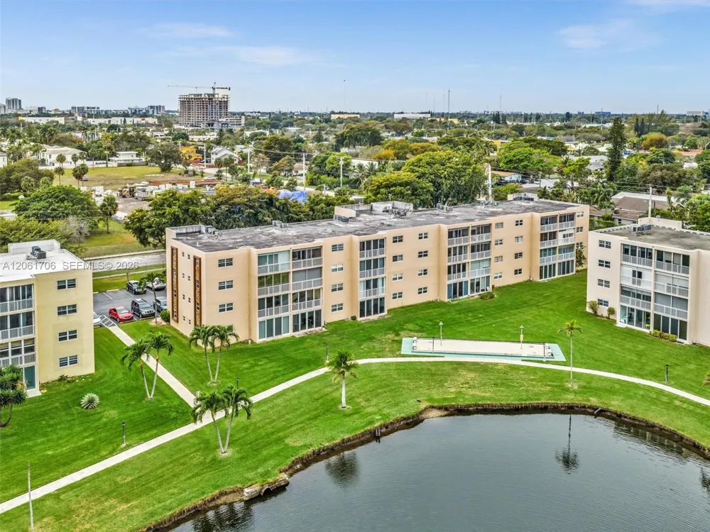 201 SE 11th Ter #303 Dania Beach, FL 33004
