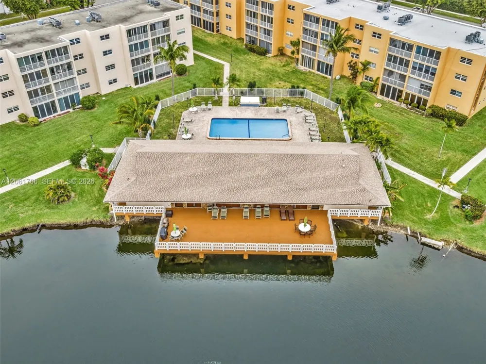 201 SE 11th Ter #303 Dania Beach, FL 33004