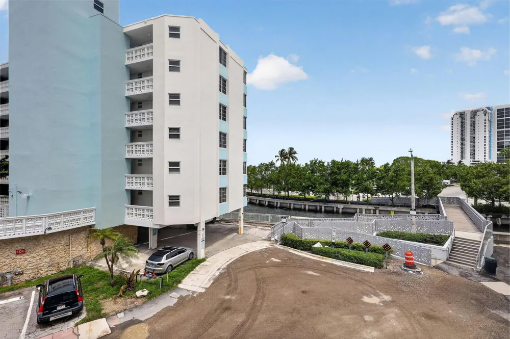 1670 Bay Road #3F Miami Beach, FL 33139