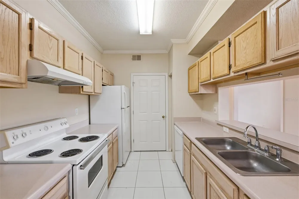 5612 PINNACLE HEIGHTS CIRCLE #312 Tampa, FL 33624