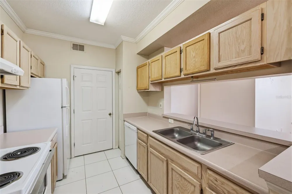 5612 PINNACLE HEIGHTS CIRCLE #312 Tampa, FL 33624
