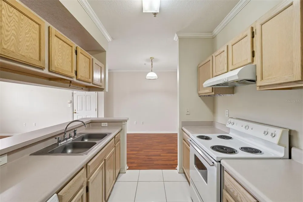 5612 PINNACLE HEIGHTS CIRCLE #312 Tampa, FL 33624