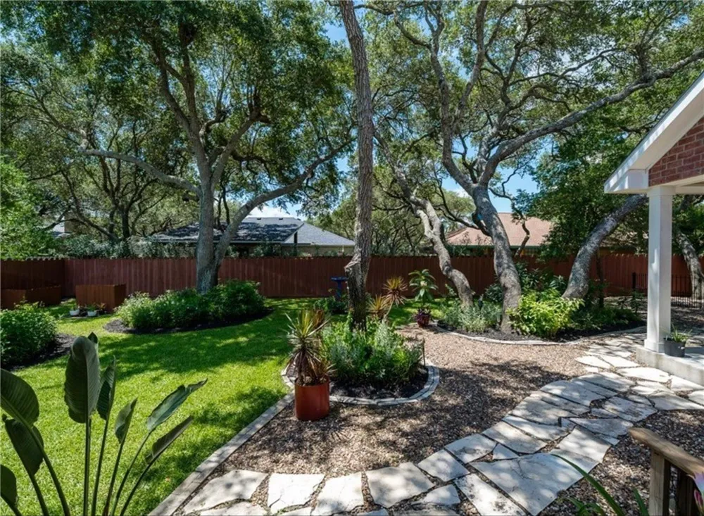 113 Cherry Hills Drive Rockport, TX 78382