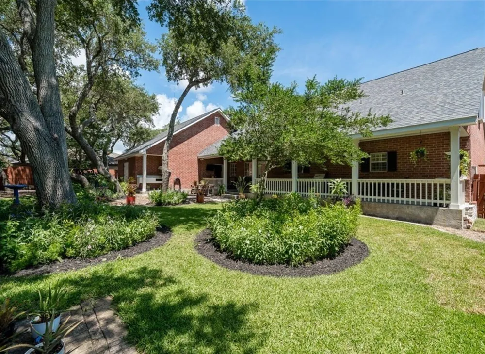 113 Cherry Hills Drive Rockport, TX 78382