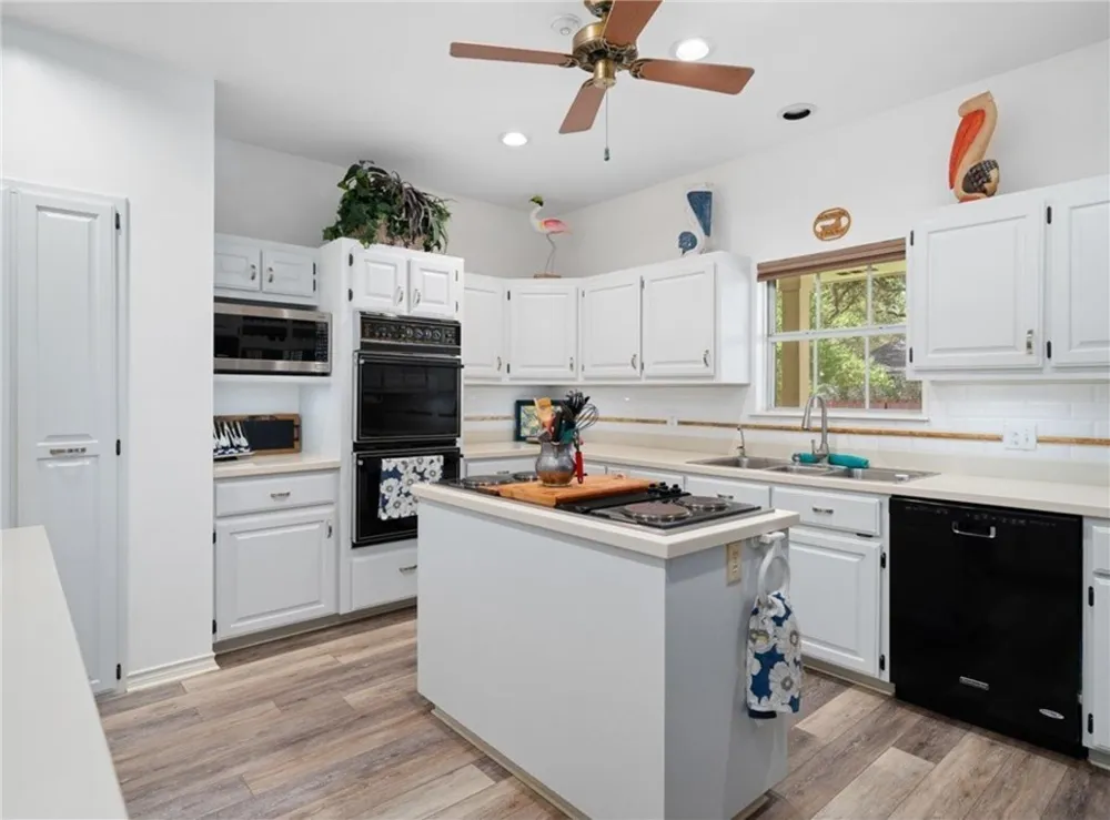 113 Cherry Hills Drive Rockport, TX 78382