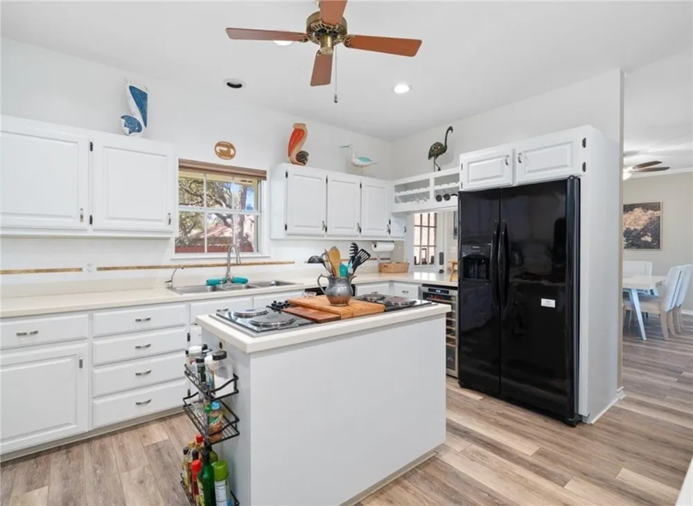 113 Cherry Hills Drive Rockport, TX 78382