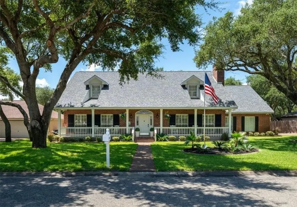 113 Cherry Hills Drive Rockport, TX 78382