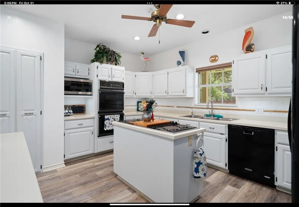 113 Cherry Hills Drive Rockport, TX 78382