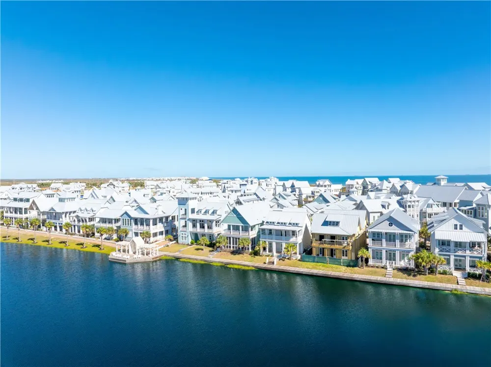 140 Charming Lane Port Aransas, TX 78373