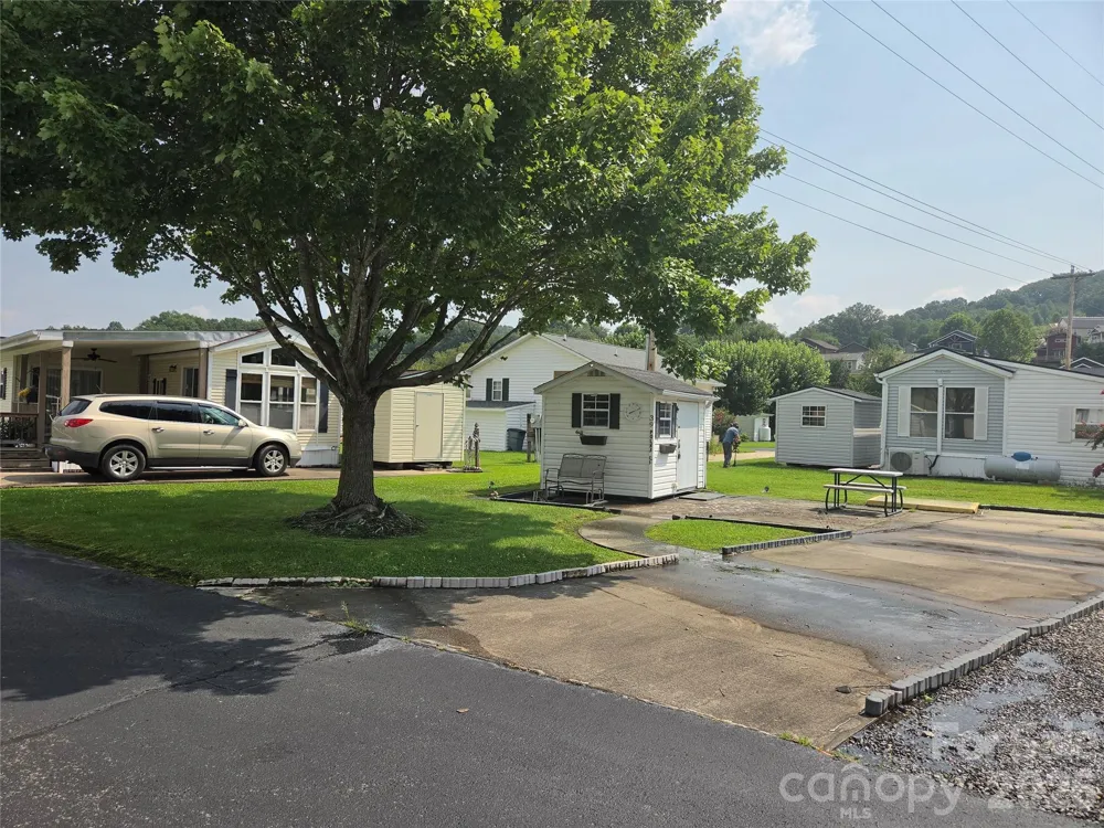 39 Polka Lane Waynesville, NC 28785