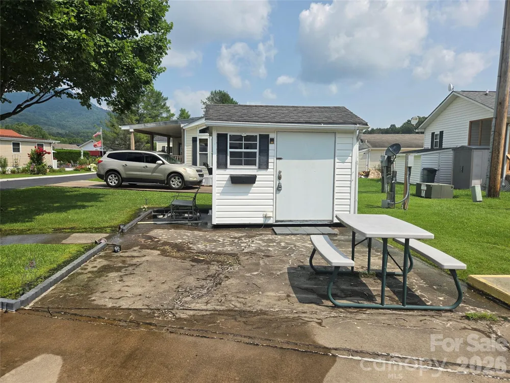 39 Polka Lane Waynesville, NC 28785