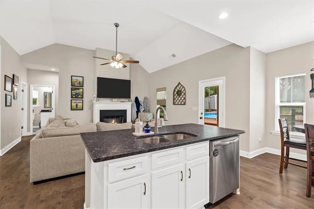 499 Oakland Drive SE Calhoun, GA 30701