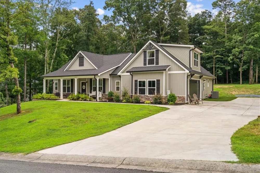 499 Oakland Drive SE Calhoun, GA 30701