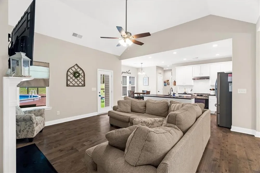 499 Oakland Drive SE Calhoun, GA 30701