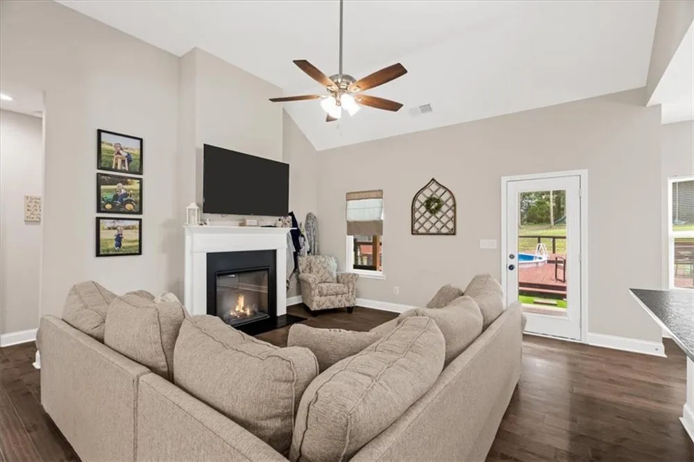 499 Oakland Drive SE Calhoun, GA 30701