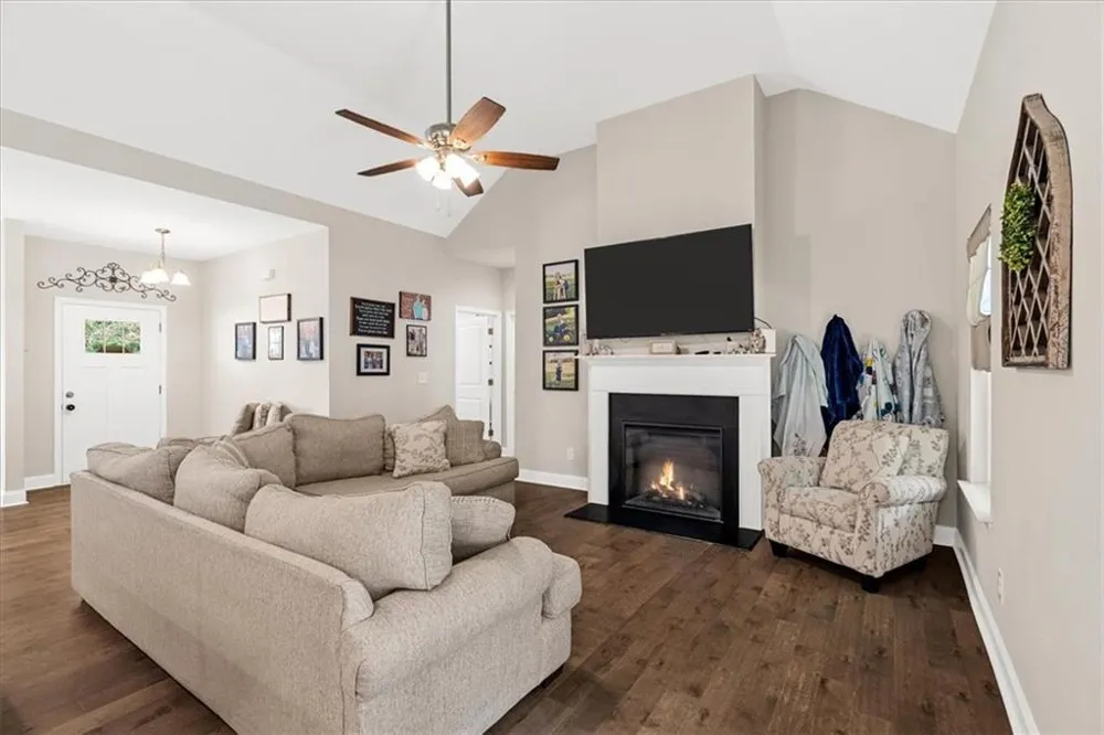 499 Oakland Drive SE Calhoun, GA 30701